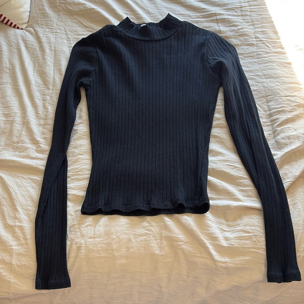 black form fitting top
